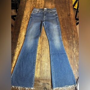 MOTHER weekender fray Jeans